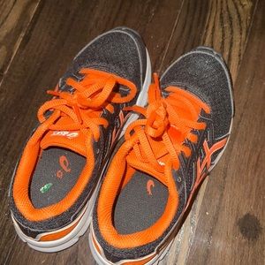 Boys ASICS Size 1.5